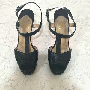 Christina Louboutin Cosette. Black. size 39. Open toe t-strap heels.